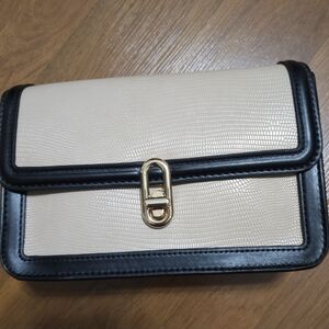 Jules Kae Mia Crossbody Bag